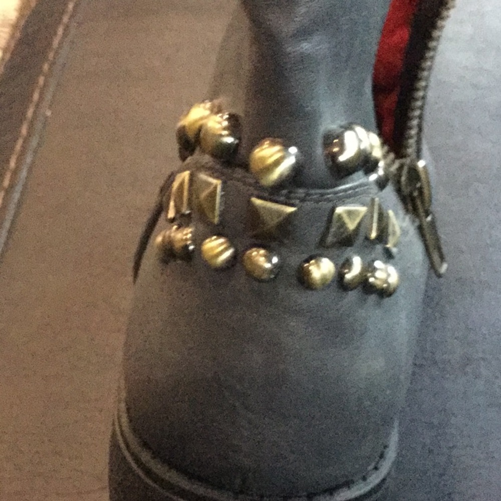 Boots - Picture 3 of 4